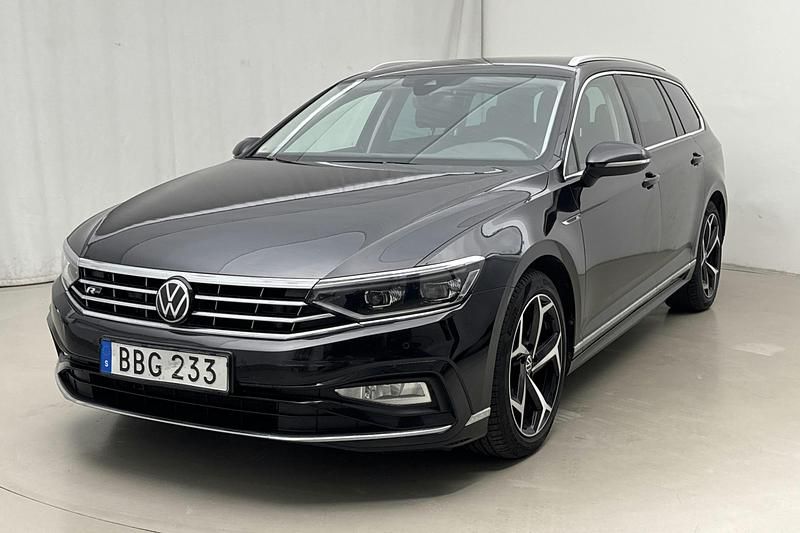 Svart Begagnad 2021 VW Passat R-line Sedan | 285 000 kr (Marknadspris) - Bild 1/4