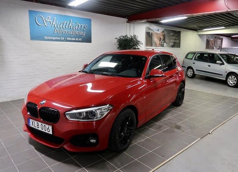 Röd Begagnad 2018 BMW 120 M Sport Halvkombi | 178 000 kr (Bra pris) - Bild 1/4
