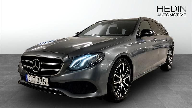 Grå (grey) Begagnad 2017 Mercedes E220 Night Kombi | 279 000 kr (Superpris) - Bild 1/4