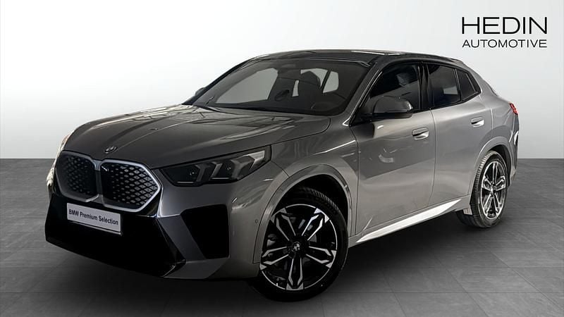 Begagnad BMW iX2 M Sport 230 kW (313 HK) 2026 Grå SUV