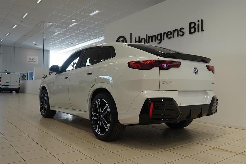 Begagnad BMW iX2 Comfort Edition 230 kW (313 HK) 2025 Vit SUV