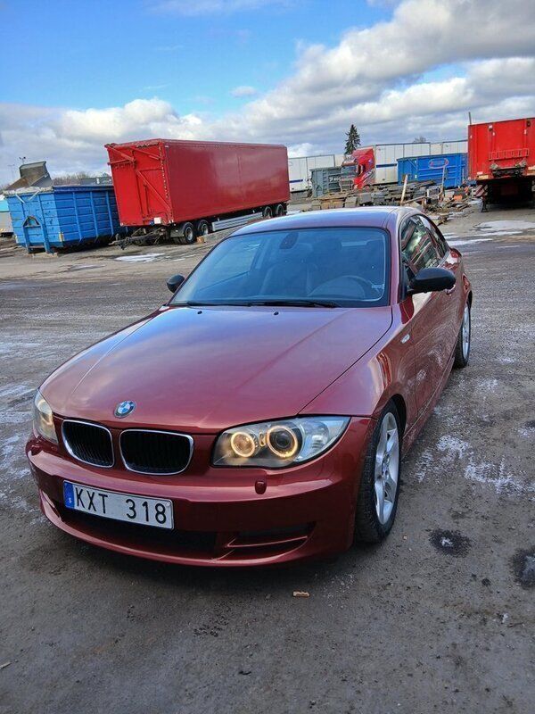 Röd Begagnad 2009 BMW 120 Coupé Advantage Sportkupé | 80 000 kr - Bild 1/4