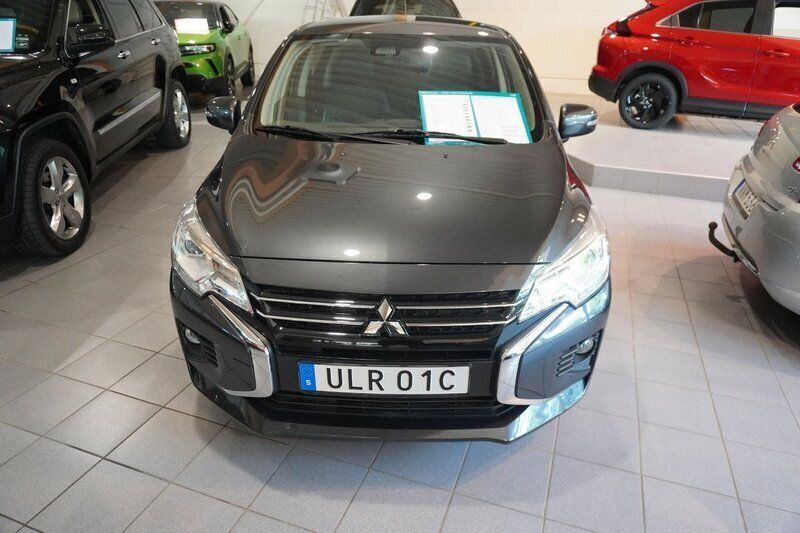 Grå Begagnad 2023 Mitsubishi Space Star Kombi | 174 000 kr (Marknadspris) - Bild 1/4