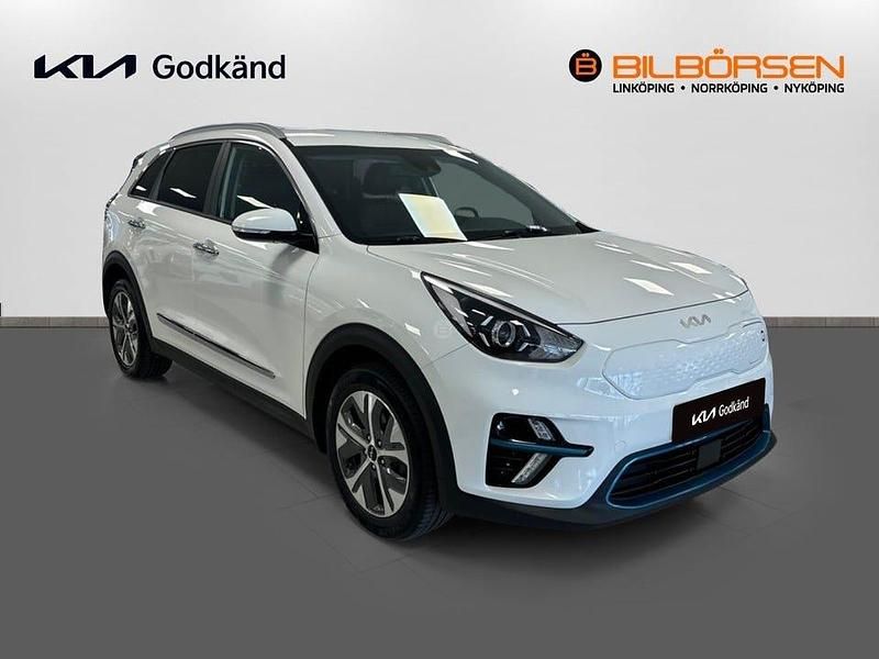 Begagnad Kia e-Niro Advance 150 kW (204 HK) 2022 /ud/ clear white SUV