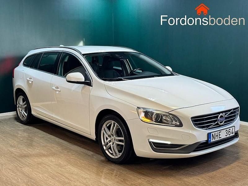 Vit Begagnad 2013 Volvo V60 Momentum Kombi | 124 900 kr (Marknadspris) - Bild 1/4