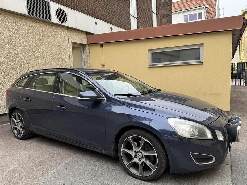 Blå Begagnad 2012 Volvo V60 Momentum Kombi | 86 000 kr (Superpris) - Bild 1/4