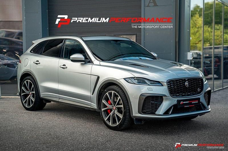 Grå (flux silver) Begagnad 2021 Jaguar F-Pace SVR SUV | 799 900 kr - Bild 1/4