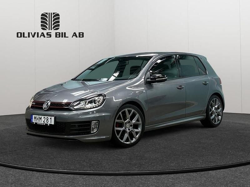 Grå Begagnad 2012 VW Golf VII Edition Halvkombi | 144 400 kr (Marknadspris) - Bild 1/4