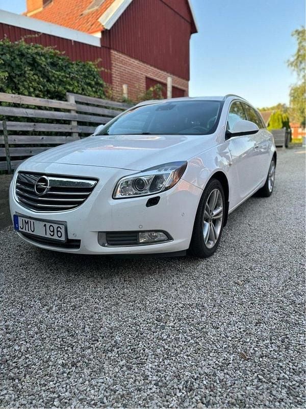 Vit Begagnad 2011 Opel Insignia Cosmo Kombi | 80 000 kr (Marknadspris) - Bild 1/4