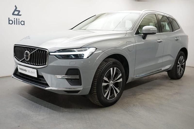 Grå Begagnad 2024 Volvo XC60 Core SUV | 459 900 kr (Marknadspris) - Bild 1/3