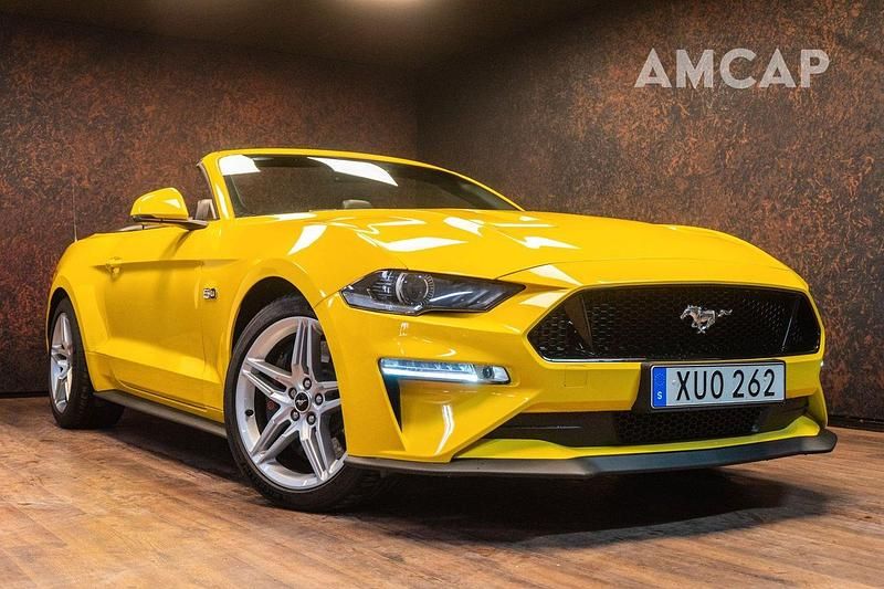 Gul Begagnad 2018 Ford Mustang GT Convertible Cab | 499 500 kr (Lite dyr) - Bild 1/4