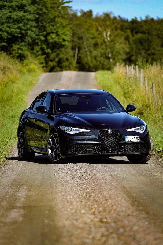 Svart Begagnad 2019 Alfa Romeo Giulia Veloce Sedan | 259 000 kr - Bild 1/4