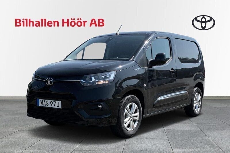 Svart Begagnad 2023 Toyota Proace City Van | 309 900 kr (Superpris) - Bild 1/4
