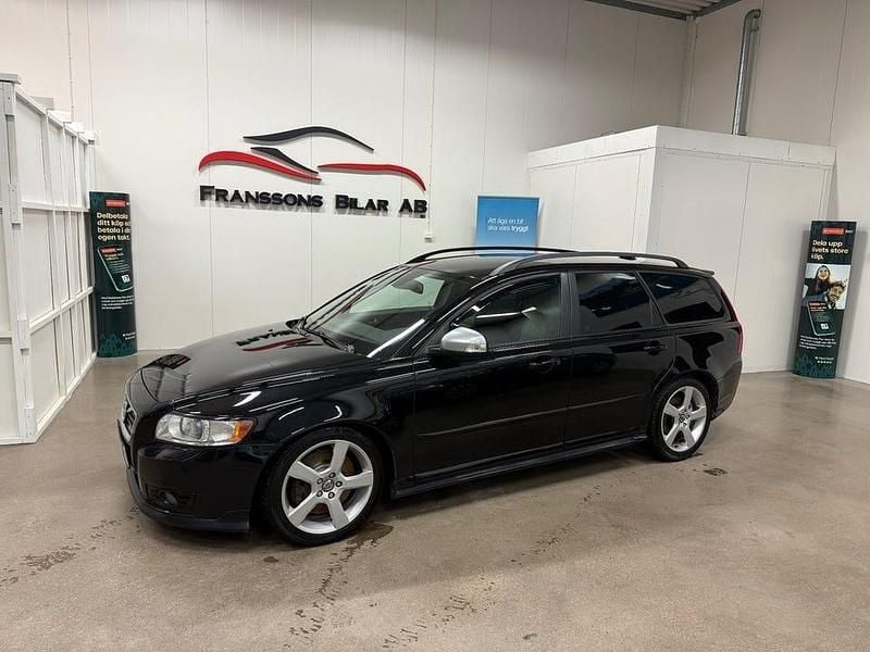 Svart Begagnad 2011 Volvo V50 R-Design Momentum Kombi | 69 900 kr (Dyr) - Bild 1/4