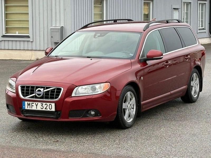 Begagnad Volvo V70 Momentum 116 HK (85 kW) 2012 Röd Kombi