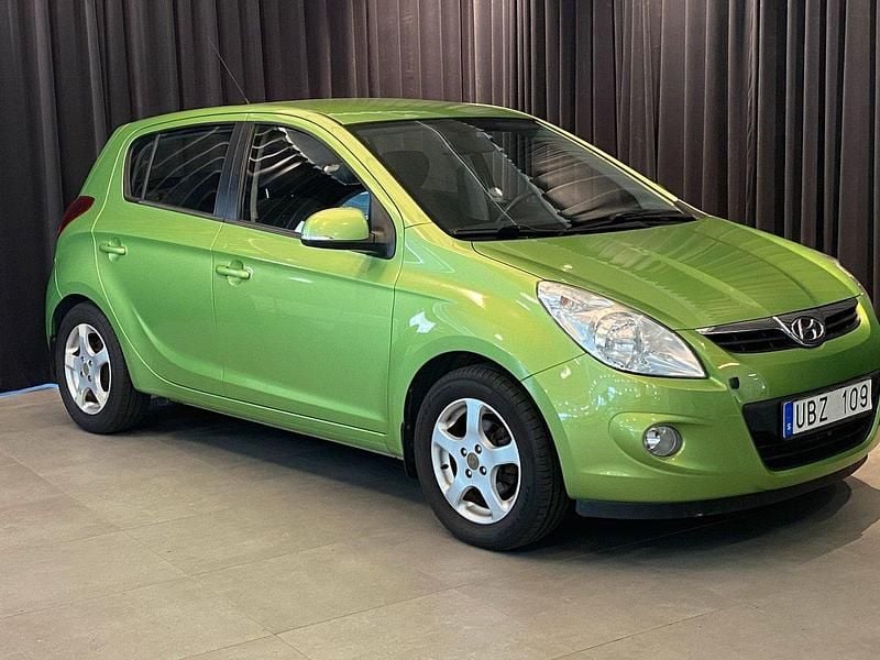 Grön Begagnad 2012 Hyundai i20 Premium Halvkombi | 44 900 kr (Marknadspris) - Bild 1/4