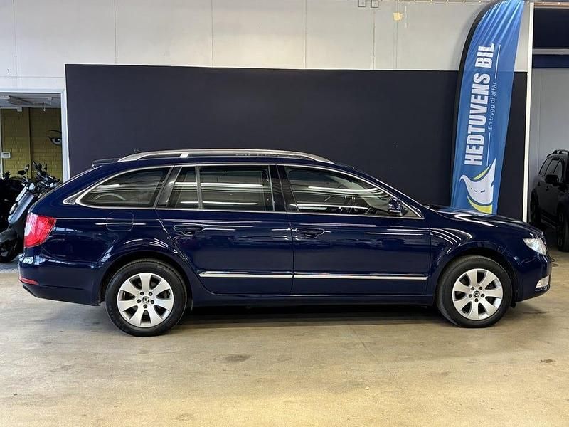 Begagnad Skoda Superb 170 HK (125 kW) 2010 Blå Kombi