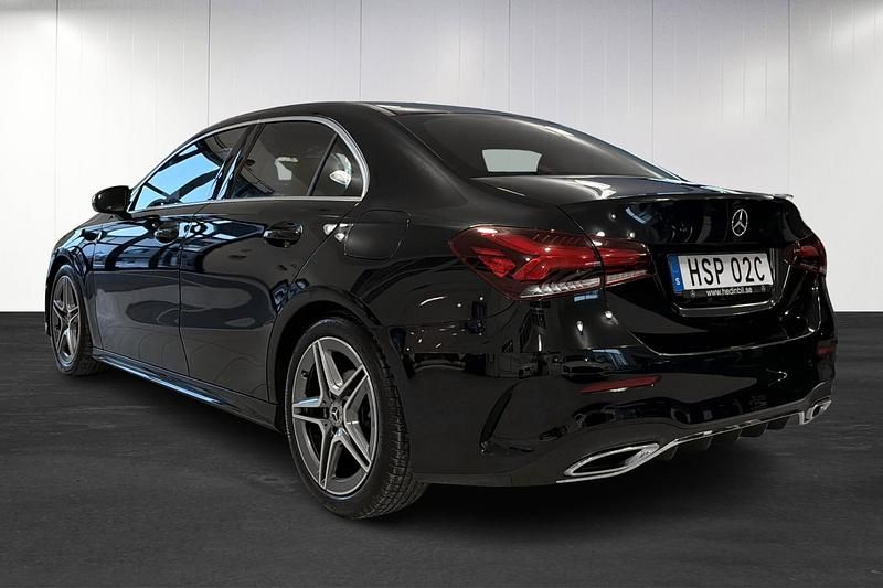 Begagnad Mercedes A180 AMG line 136 HK (100 kW) 2022 Svart Sedan