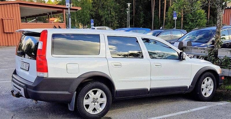 Vit Begagnad 2007 Volvo XC70 Kinetic SUV | 38 000 kr (Dyr) - Bild 1/4