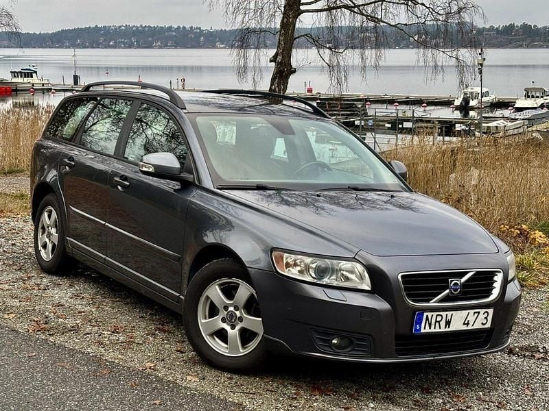 Grå Begagnad 2010 Volvo V50 Kombi | 50 000 kr (Bra pris) - Bild 1/4