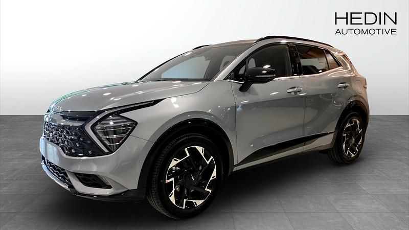 Grå (grey) Ny 2025 Kia Sportage GT-Line SUV | 469 900 kr (Bra pris) - Bild 1/4