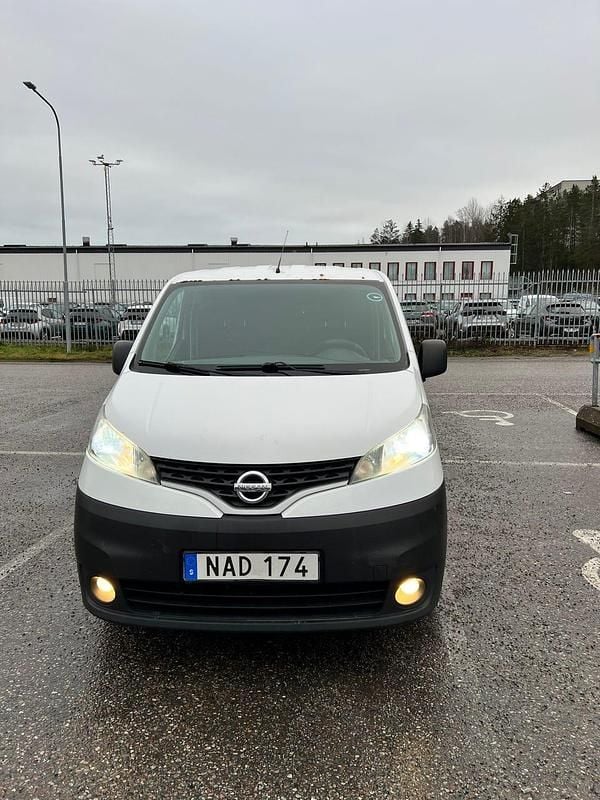 Vit solid Begagnad 2015 Nissan NV200 Van | 38 000 kr (Superpris) - Bild 1/4