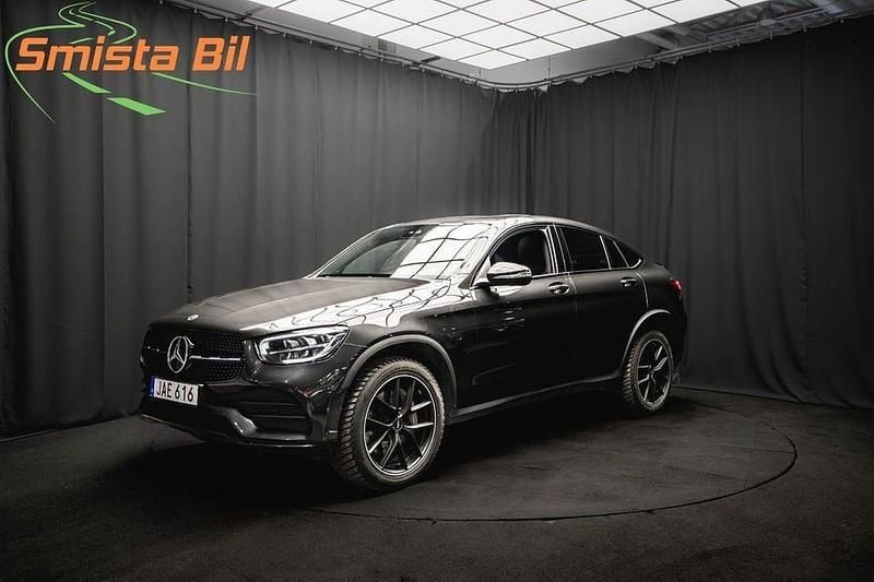Grå Begagnad 2023 Mercedes GLC300 AMG Sportkupé | 458 900 kr (Marknadspris) - Bild 1/3