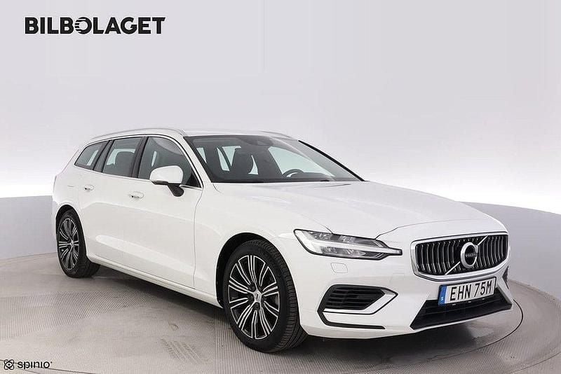 Vit Begagnad 2022 Volvo V60 Kombi | 309 800 kr (Marknadspris) - Bild 1/4