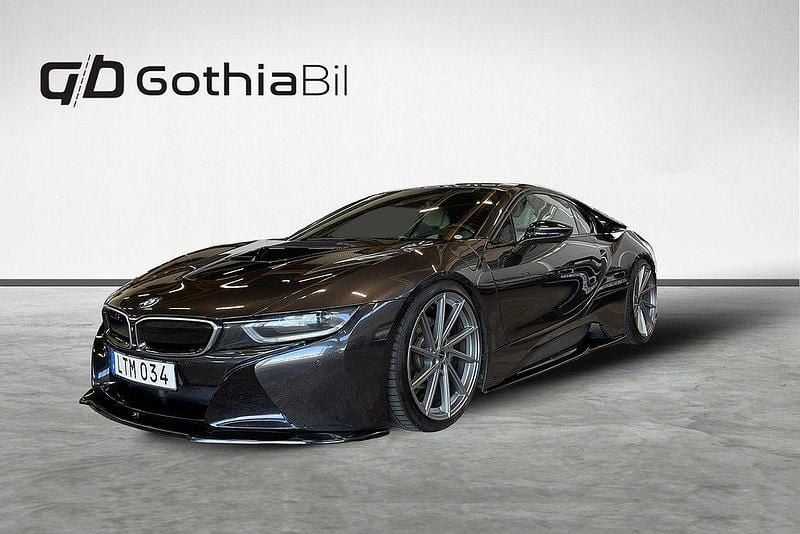Grå Begagnad 2015 BMW i8 Sportkupé | 589 900 kr - Bild 1/4