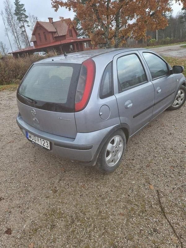 Grå Begagnad 2005 Opel Corsa Halvkombi | 14 500 kr (Bra pris) - Bild 1/3