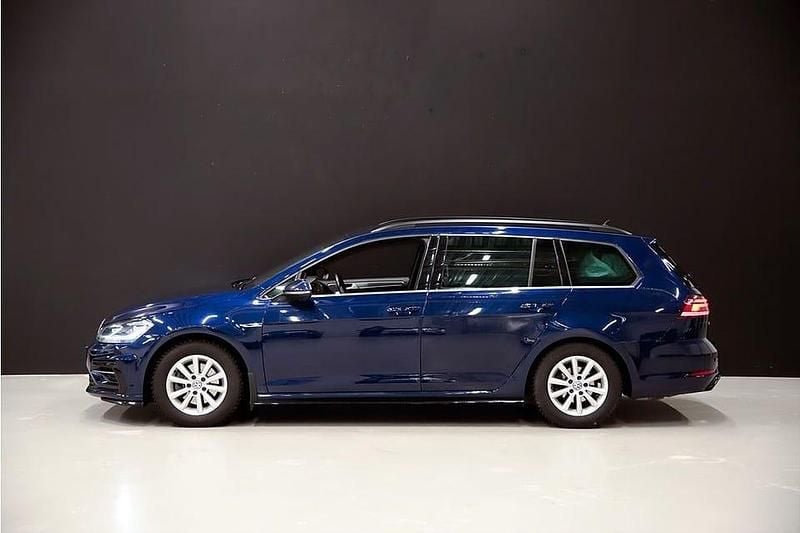 Begagnad VW Golf VII R-line 150 HK (110 kW) 2018 Mörkblå Kombi