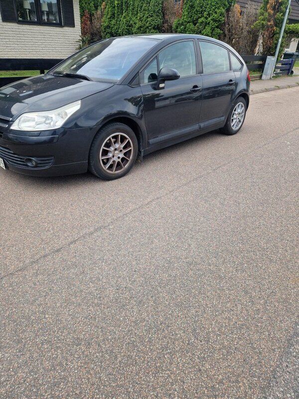 Svart Begagnad 2005 Citroën C4 Halvkombi | 21 000 kr (Lite dyr) - Bild 1/1