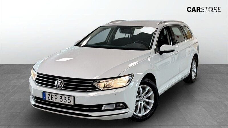 Vit (white) Begagnad 2018 VW Passat Alltrack Kombi | 159 900 kr - Bild 1/4