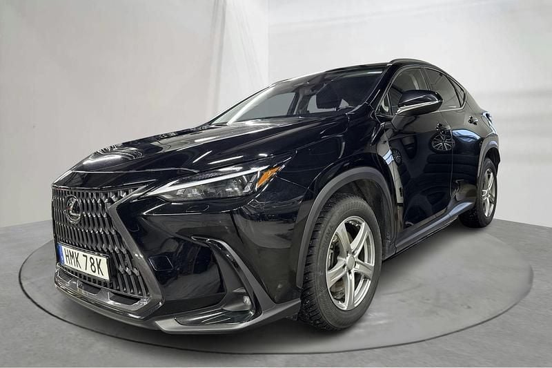 Begagnad Lexus NX450h+ Business Edition 309 HK (227 kW) 2023 Svart SUV