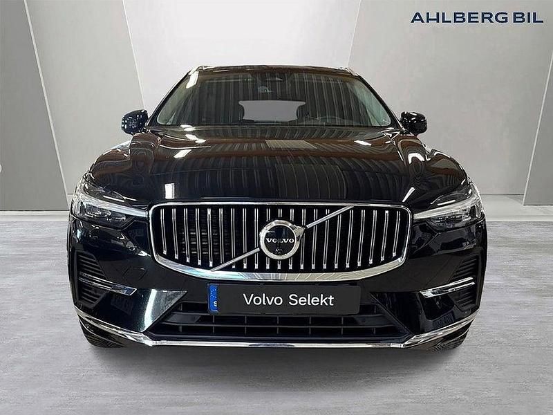 Begagnad Volvo XC60 Plus 355 HK (261 kW) 2022 Svart SUV