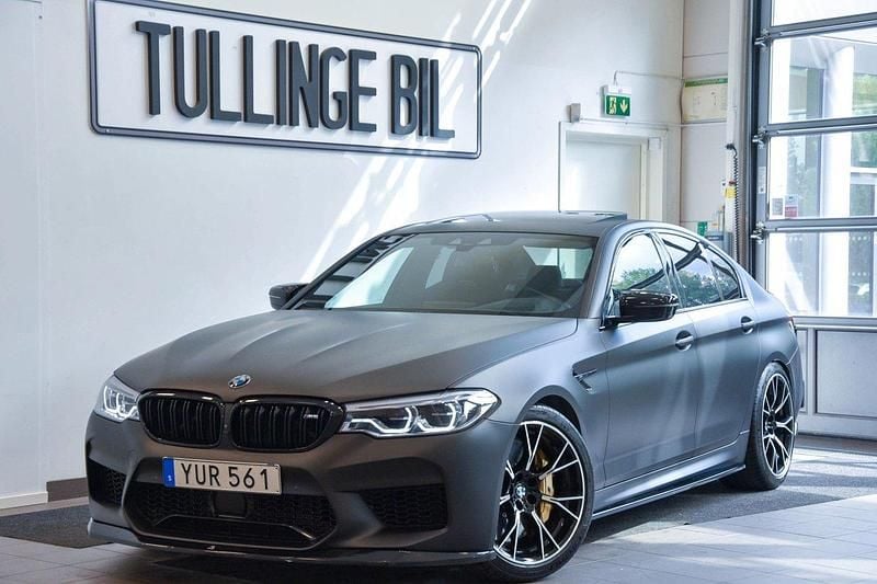 Grå Begagnad 2018 BMW M5 Competition Edition Sedan | 839 900 kr (Lite dyr) - Bild 1/4