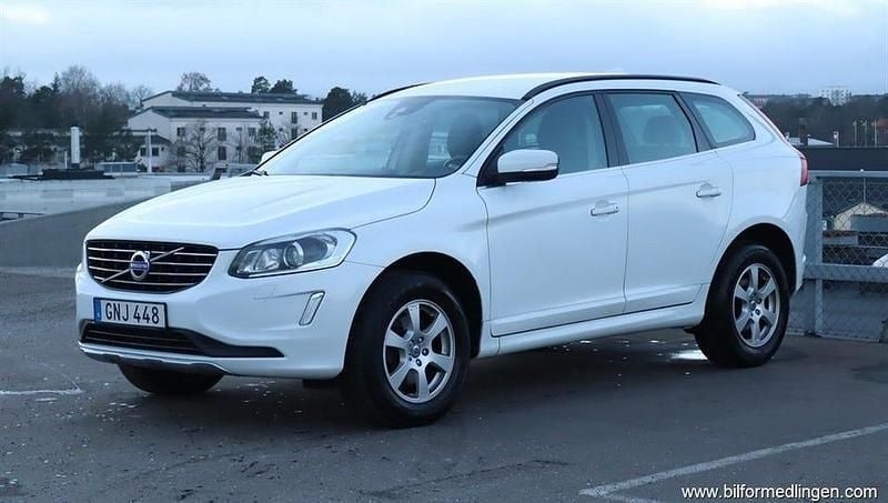 Begagnad Volvo XC60 Momentum 181 HK (133 kW) 2014 Vit samma som bilen SUV