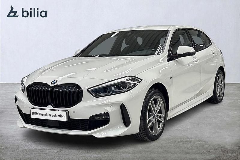 Begagnad BMW 118 M Sport 136 HK (100 kW) 2022 Vit Halvkombi