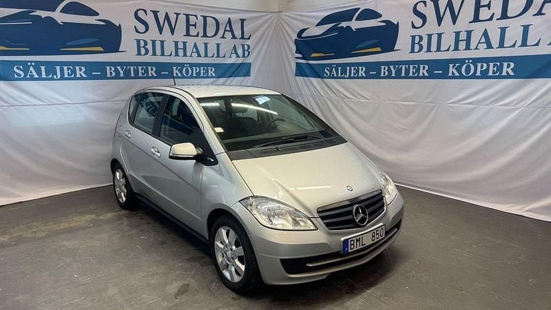 Silver Begagnad 2012 Mercedes A160 Classic Halvkombi | 44 900 kr (Superpris) - Bild 1/4
