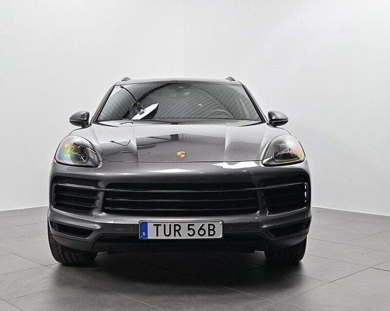 Grå Begagnad 2020 Porsche Cayenne SUV | 699 000 kr (Superpris) - Bild 1/4