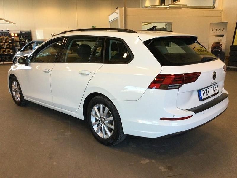 Begagnad VW Golf VIII 131 HK (96 kW) 2021 Vit Kombi