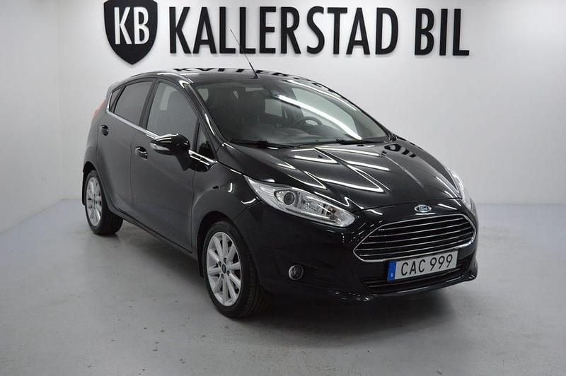 Begagnad Ford Fiesta Titanium 101 HK (74 kW) 2015 Svart Halvkombi