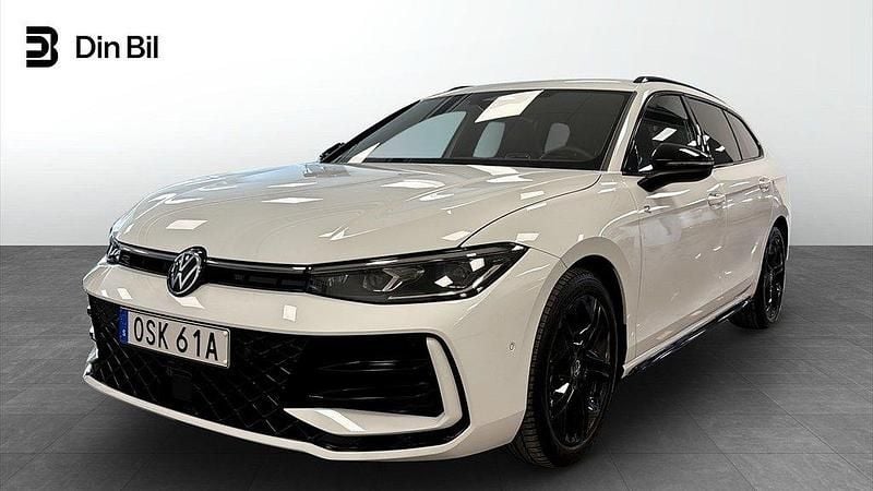 Vit Begagnad 2024 VW Passat R-line Kombi | 499 900 kr - Bild 1/4