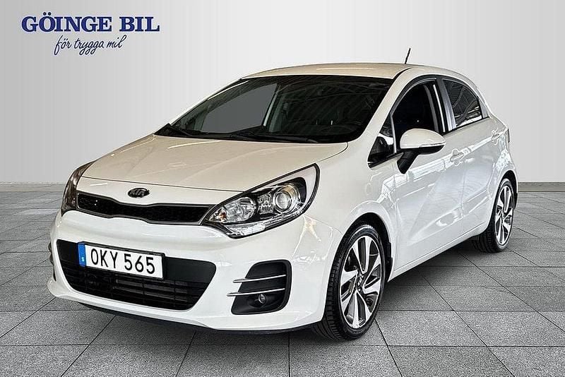 Vit Begagnad 2016 Kia Rio Halvkombi | 114 000 kr (Marknadspris) - Bild 1/3