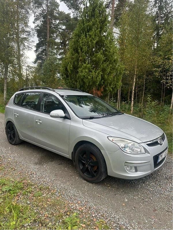 Silver Begagnad 2009 Hyundai i30 Kombi | 29 500 kr (Marknadspris) - Bild 1/4