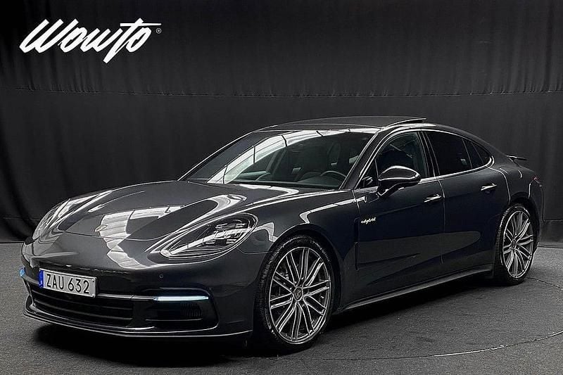 Grå Begagnad 2017 Porsche Panamera 4 Sedan | 679 800 kr (Marknadspris) - Bild 1/3