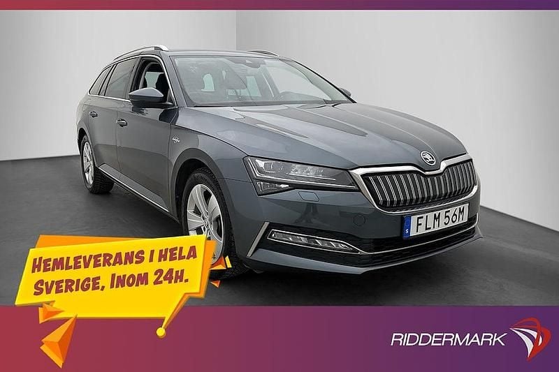 Grå Begagnad 2021 Skoda Superb Kombi | 329 800 kr (Marknadspris) - Bild 1/3