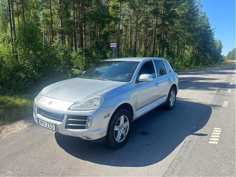 Grå Begagnad 2008 Porsche Cayenne SUV | 64 900 kr - Bild 1/1