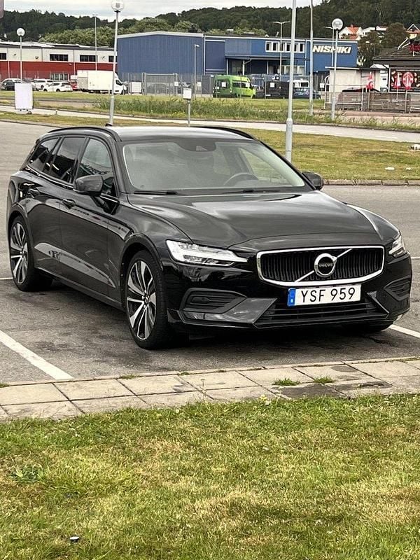 Svart Begagnad 2019 Volvo V60 Momentum Kombi | 219 000 kr (Bra pris) - Bild 1/4
