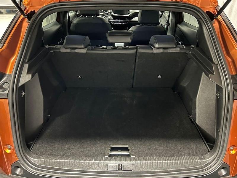 Begagnad Peugeot e-2008 Allure 100 kW (136 HK) 2022 Orange SUV